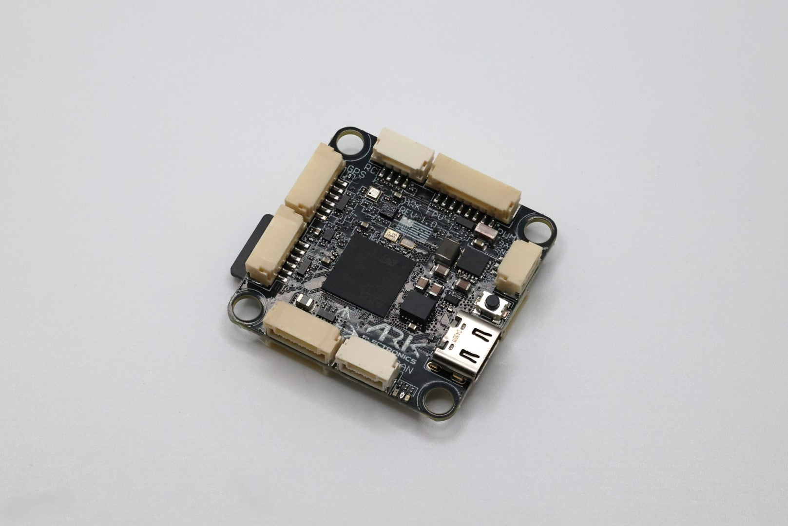 בקר טיסה ARK Electronics ARK FPV - מבט מלמעלה עם המחברים