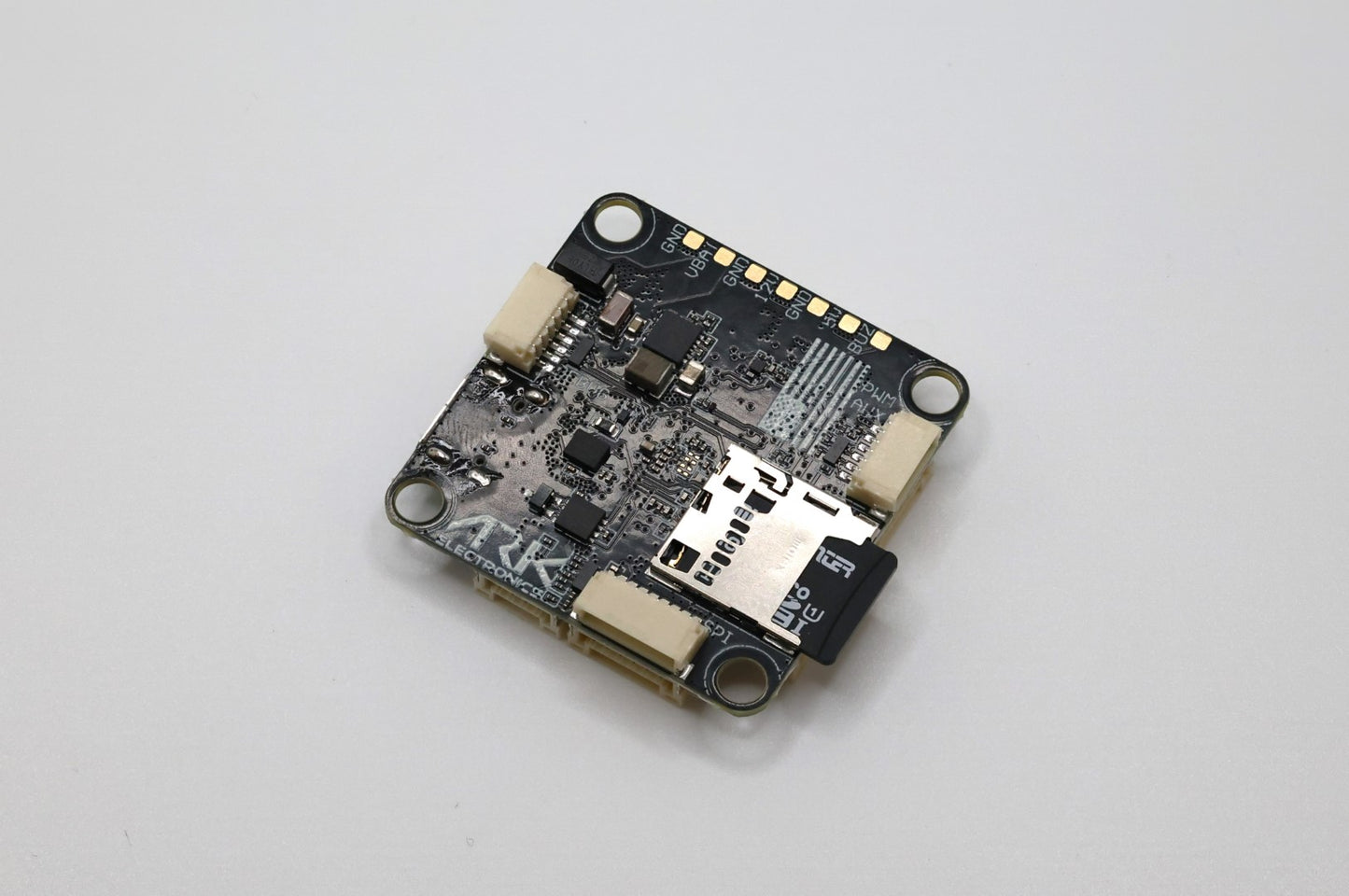 בקר טיסה ARK Electronics ARK FPV - מבט בזווית על הלוח