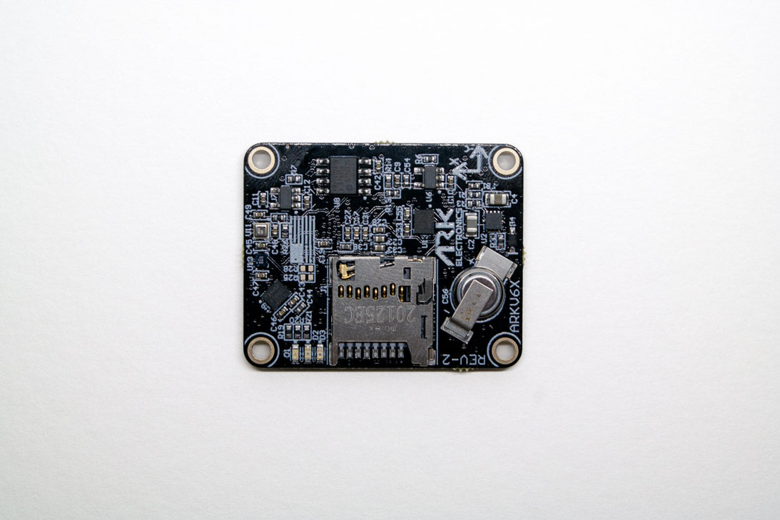 בקר טיסה ARK Electronics ARKV6X - תקריב על הרכיבים